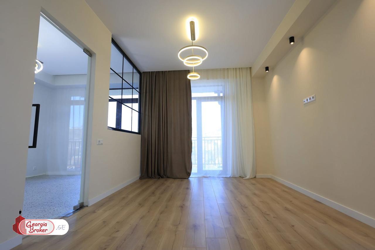 იყიდება ახალი გარემონტებული 5 ოთახიანი ბინა